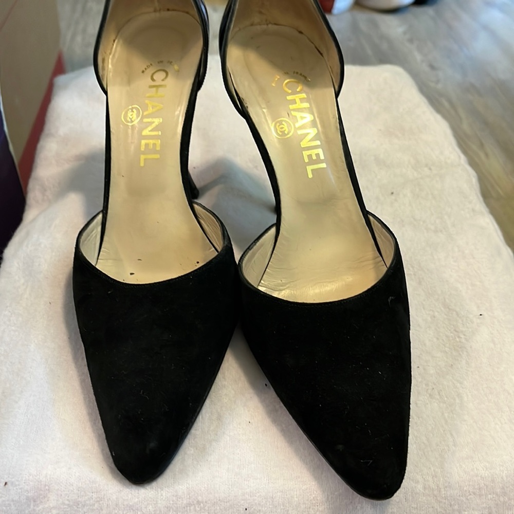 VINTAGE Chanel heels